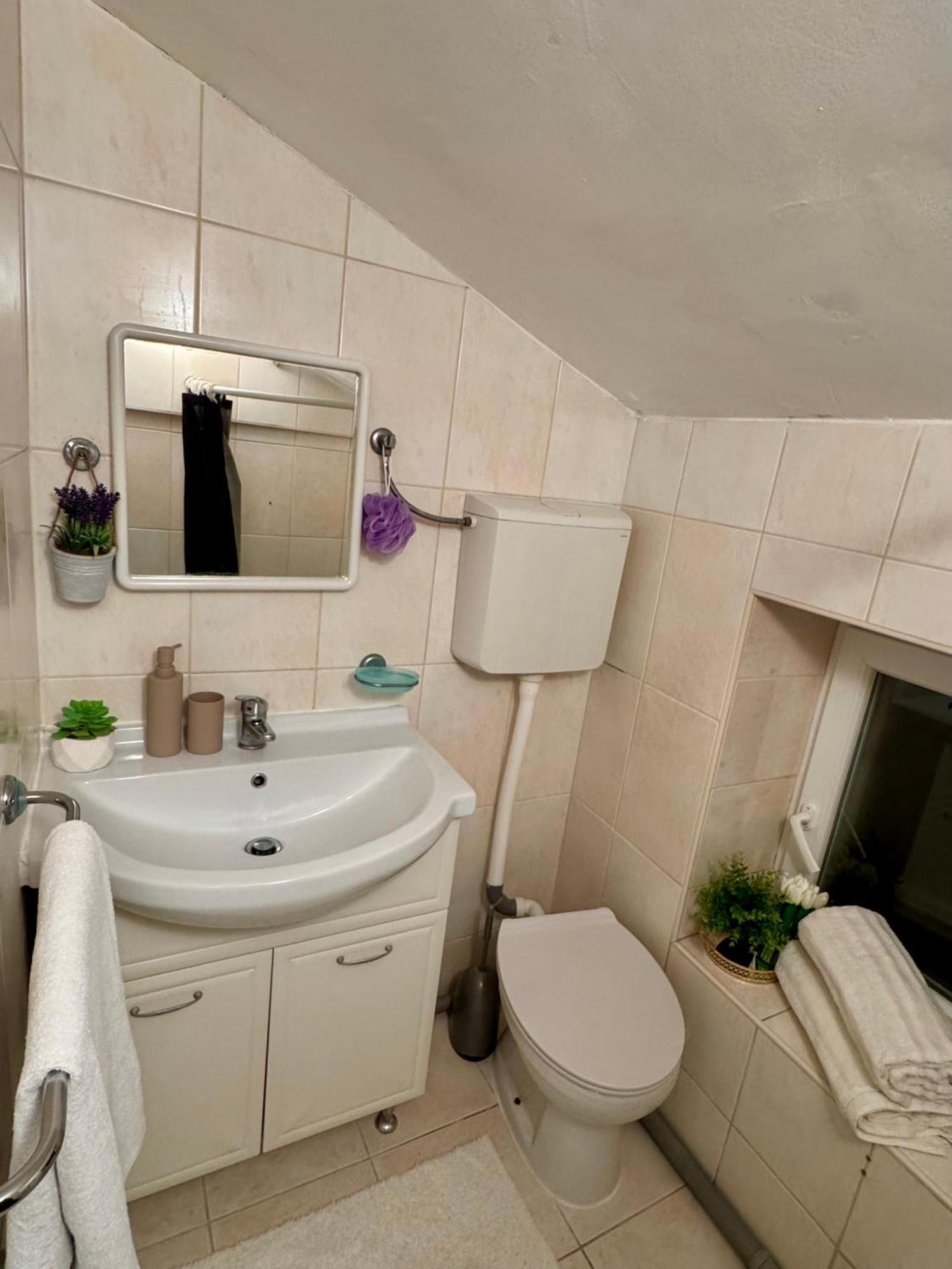 Apartment Square *